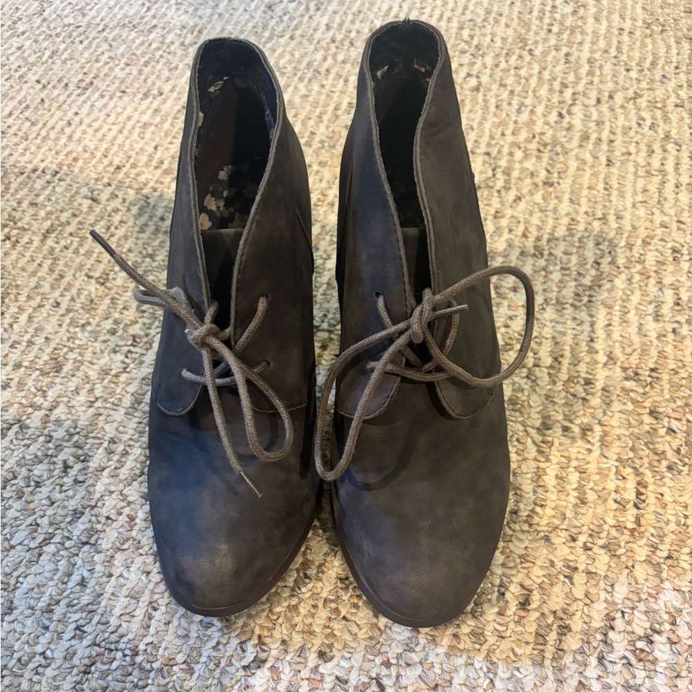 Women's Grey Lace-Up Ankle Boots with Heel Size 8